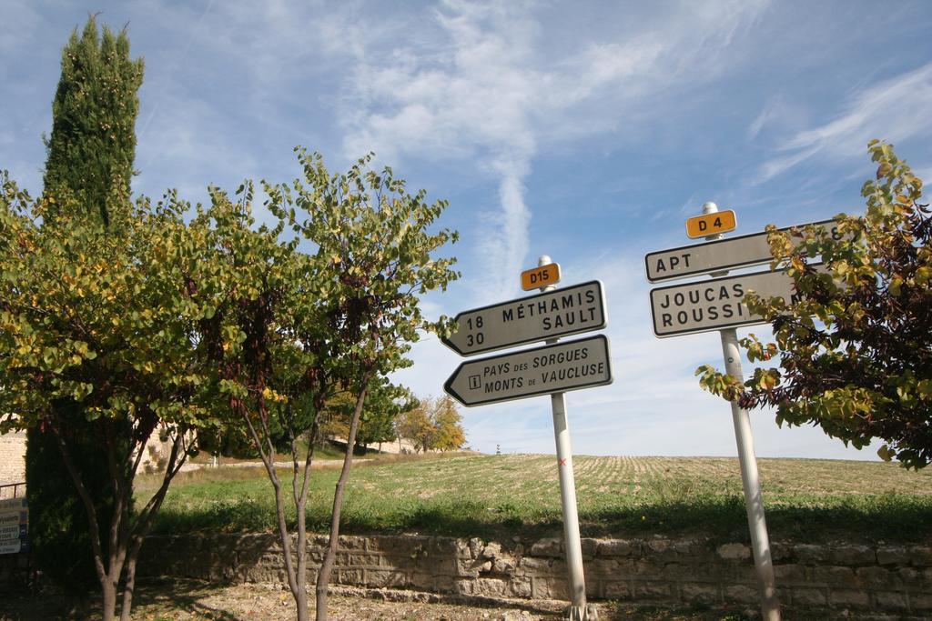 Le Crillon Hotel Murs  Luaran gambar