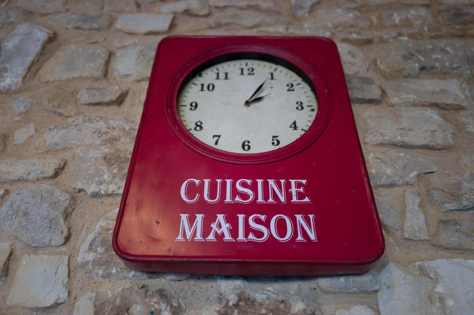 Le Crillon Hotel Murs  Luaran gambar
