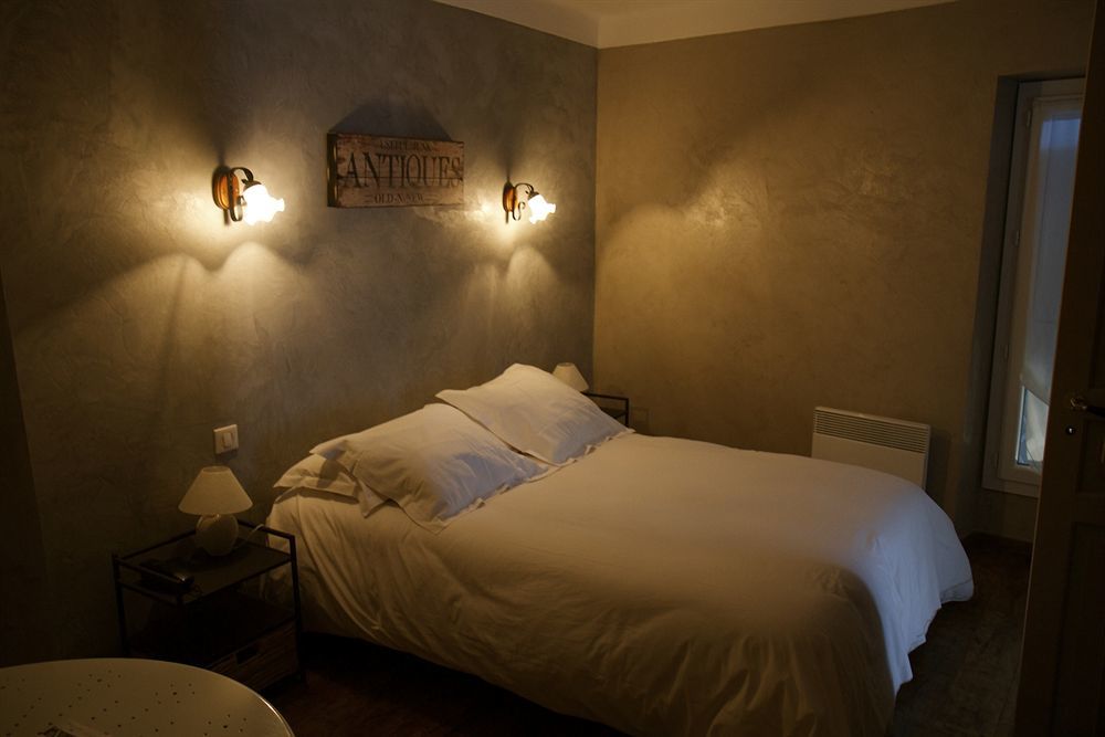 Le Crillon Hotel Murs  Luaran gambar