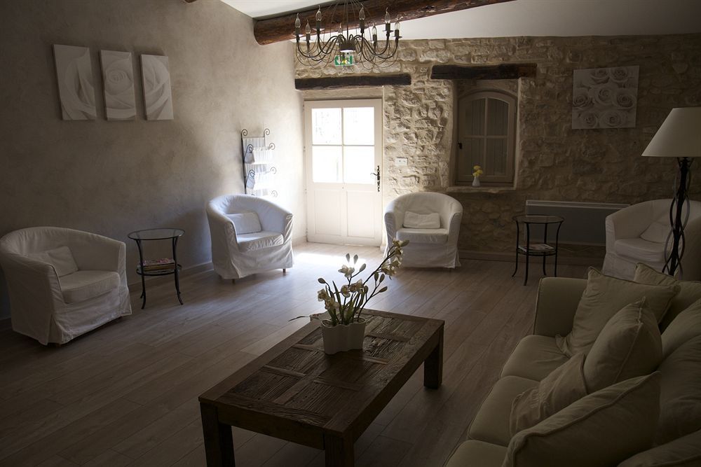 Le Crillon Hotel Murs  Luaran gambar