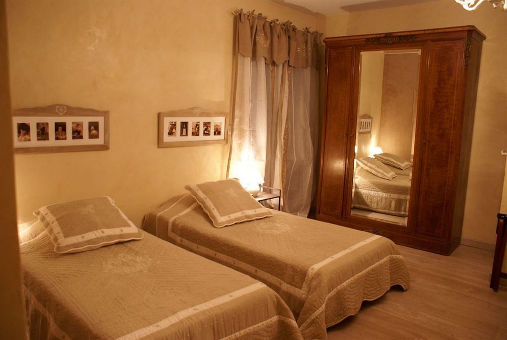 Le Crillon Hotel Murs  Luaran gambar