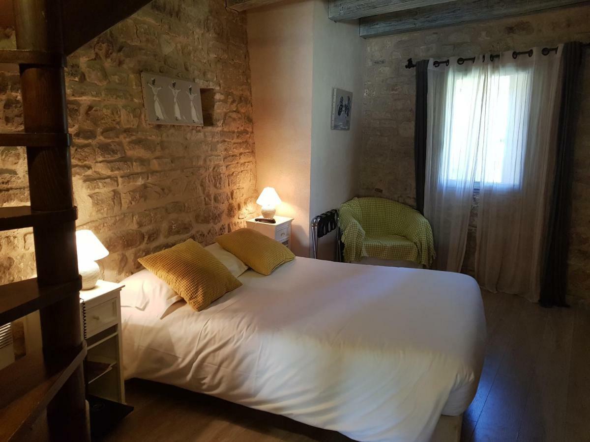 Le Crillon Hotel Murs  Luaran gambar