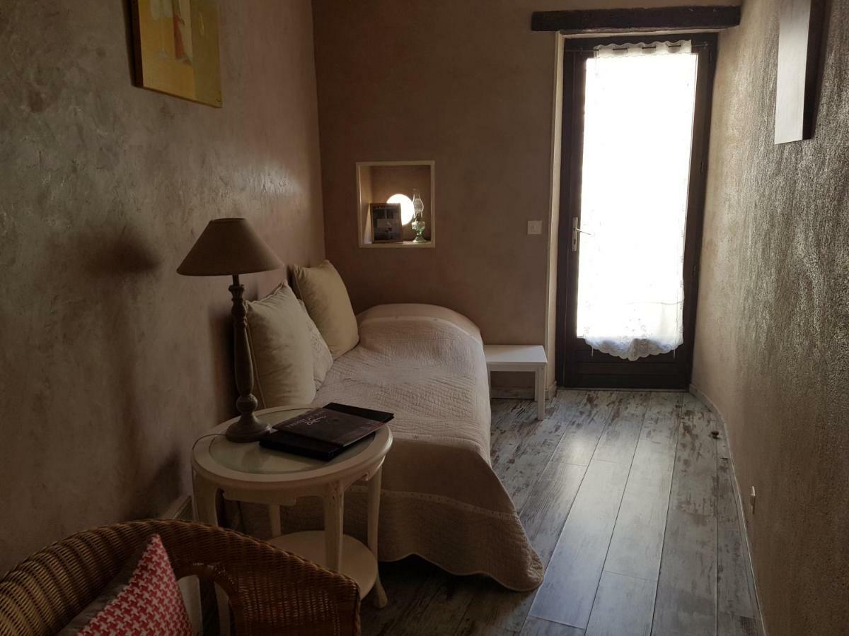 Le Crillon Hotel Murs  Luaran gambar