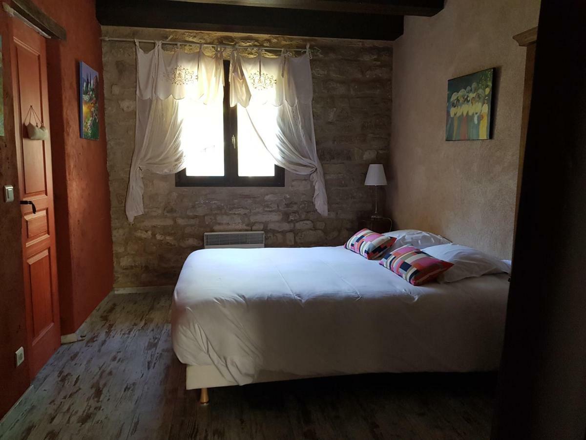 Le Crillon Hotel Murs  Luaran gambar