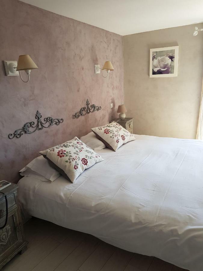 Le Crillon Hotel Murs  Luaran gambar