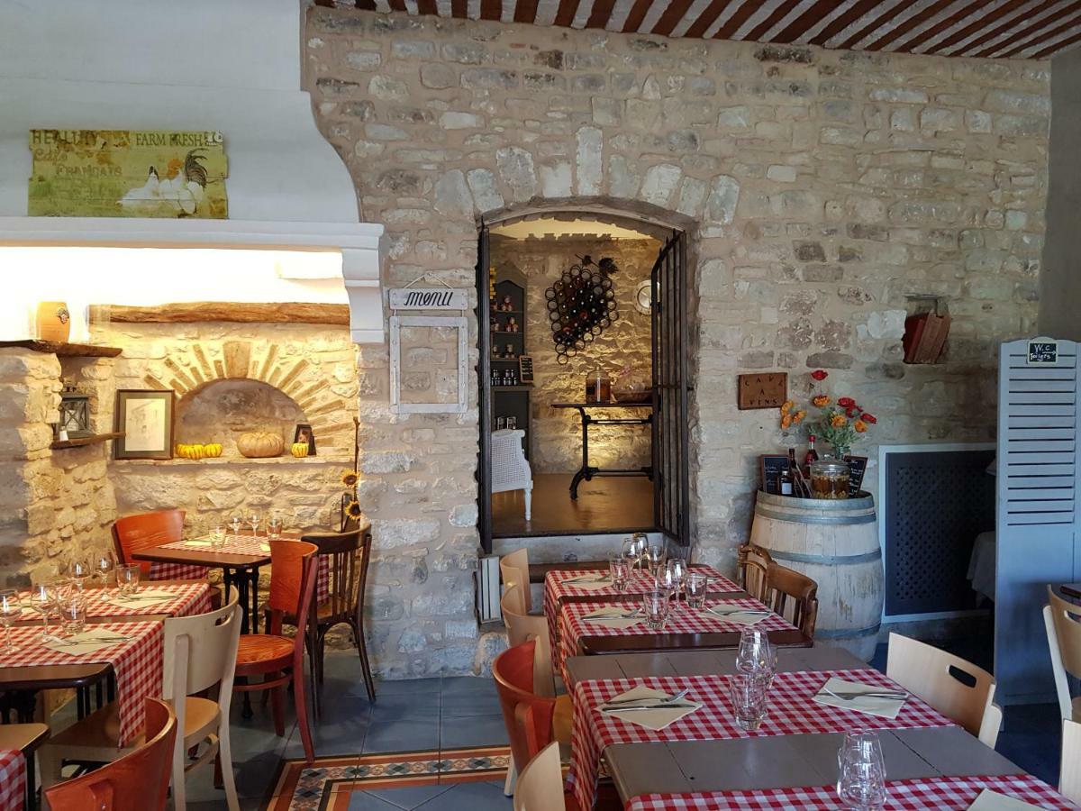 Le Crillon Hotel Murs  Luaran gambar
