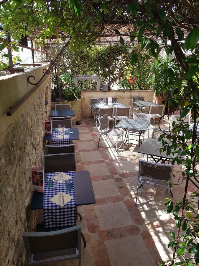 Le Crillon Hotel Murs  Luaran gambar