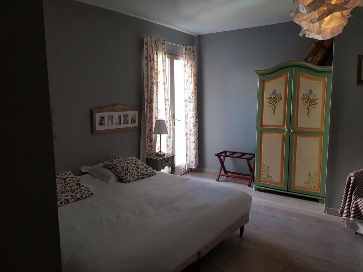Le Crillon Hotel Murs  Luaran gambar