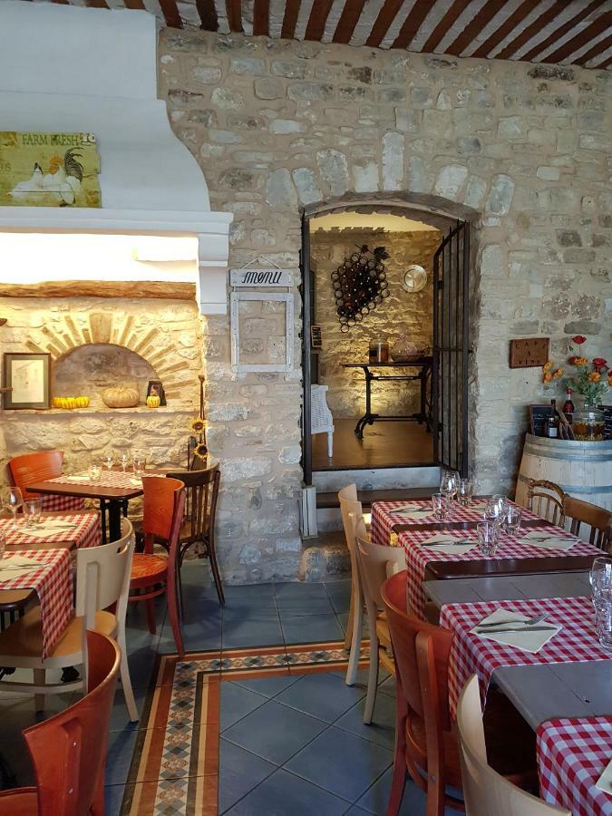 Le Crillon Hotel Murs  Luaran gambar