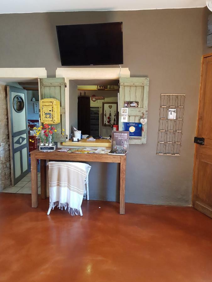 Le Crillon Hotel Murs  Luaran gambar